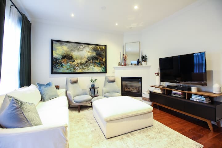 Cozy One Bedroom House With Yard - Toronto