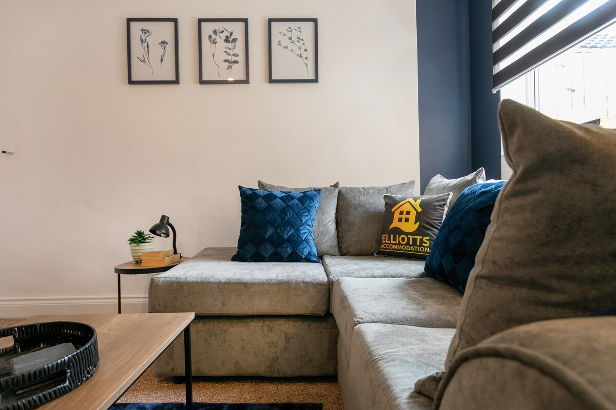 Successful Airbnb property: Discounts~Contractors~Parking~WIFI~Sleeps 6 in City Of Leicester