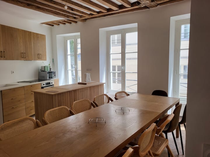 Nouveau. Grande Maison. Notre Dame, Quartier Latin - Paris