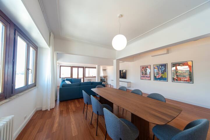 Cardinal Mistrangelo Holiday House, cozy penthouse gallery image 4