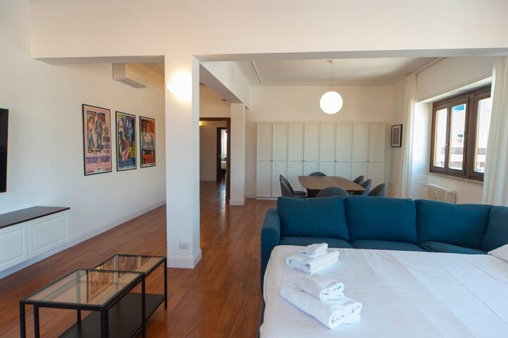 Cardinal Mistrangelo Holiday House, cozy penthouse gallery image 3