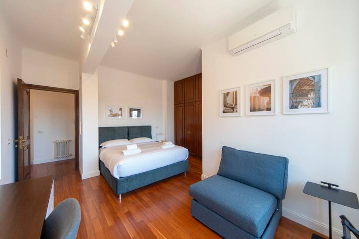 Cardinal Mistrangelo Holiday House, cozy penthouse gallery image 2