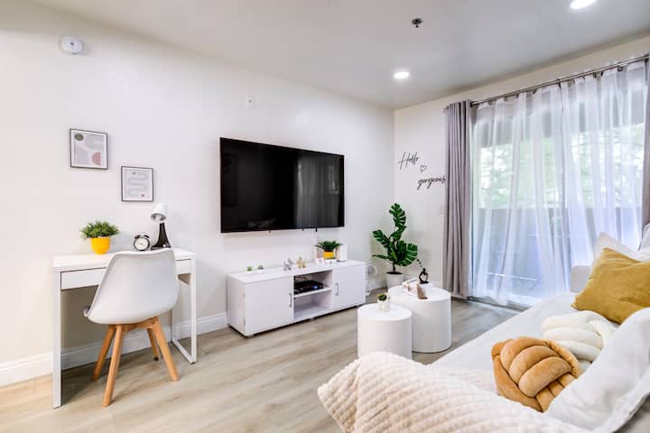 *New* 1br Condo By Strip Free Pools/parking/gym - Las Vegas Strip, NV