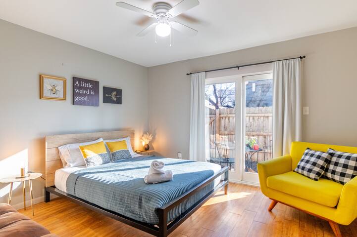 Huge 5BR compound! 1 Block to downtown & Rainey St gallery image 3