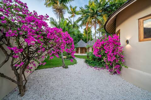 Villa Meraki, Incl breakfast,6BR heart of Seminyak