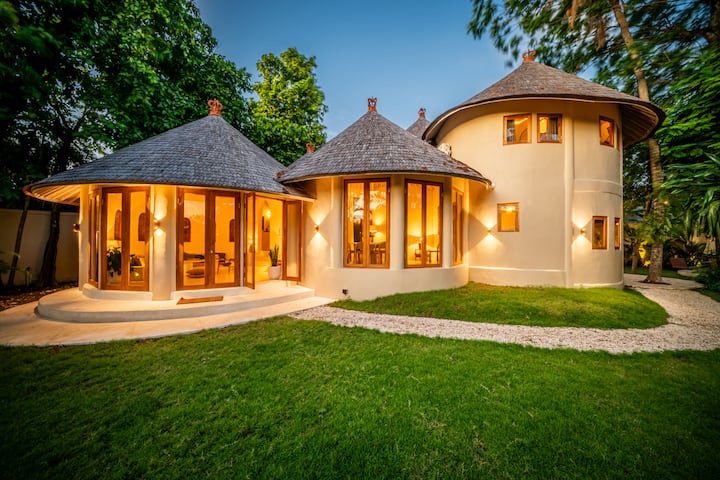 Villa Meraki, Incl Breakfast,6br Heart Of Seminyak - Bali