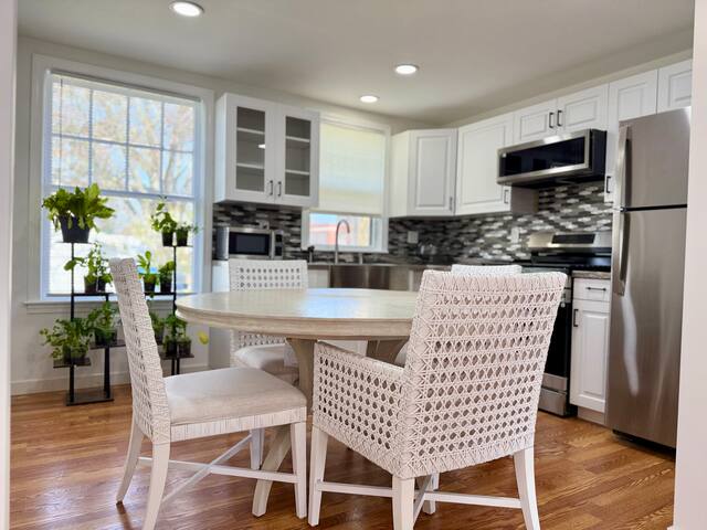 GardenScapes|New|Spacious|Comfort|Airport|Lg Grps gallery image 5