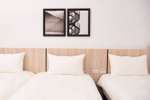 Close to the train station, Starbucks, hot and cold ice, Beef, Chaozhou Old Street, within a five-mi