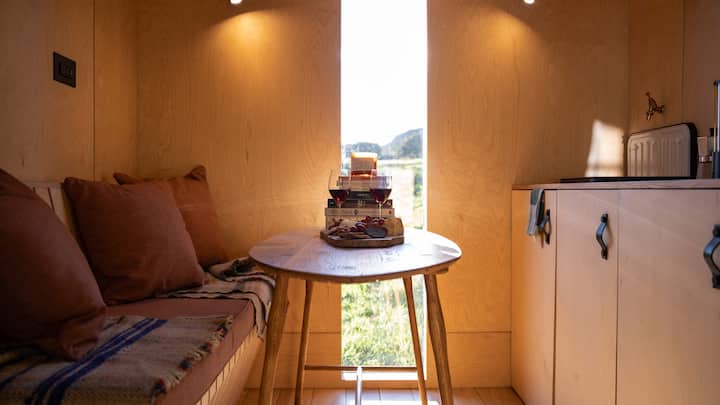 Secluded Woodland Cabin With Outdoor Bath - Hampshire