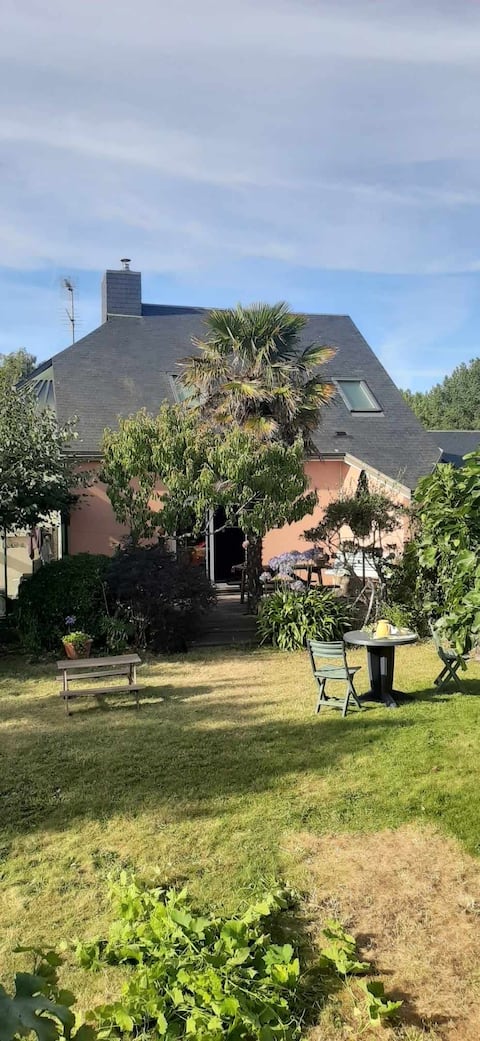 La Maison Rose, 300 m from the sea