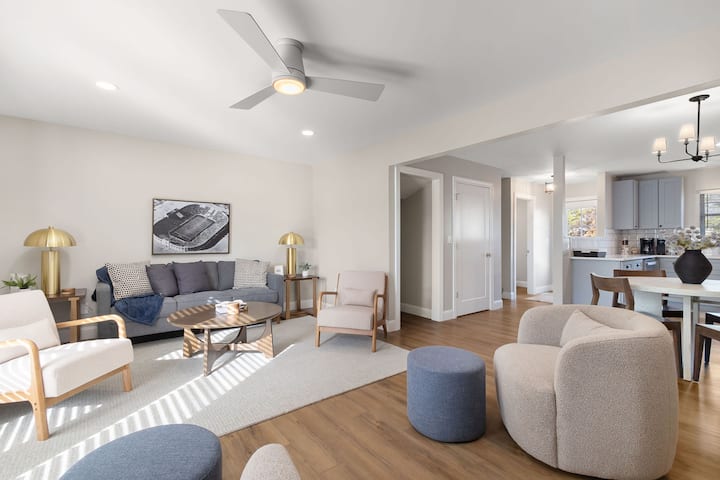 Big Groups | Modern Comfort In A Prime Location - South Bend, IN