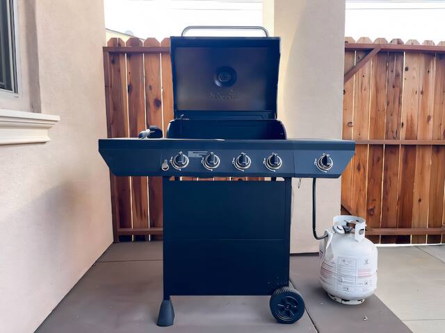 Family Fun Pool Home gallery image 4