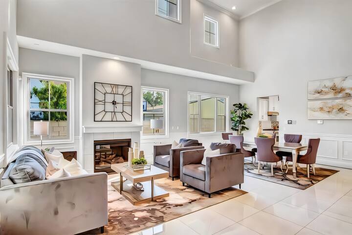 Family Fun Pool Home gallery image 3