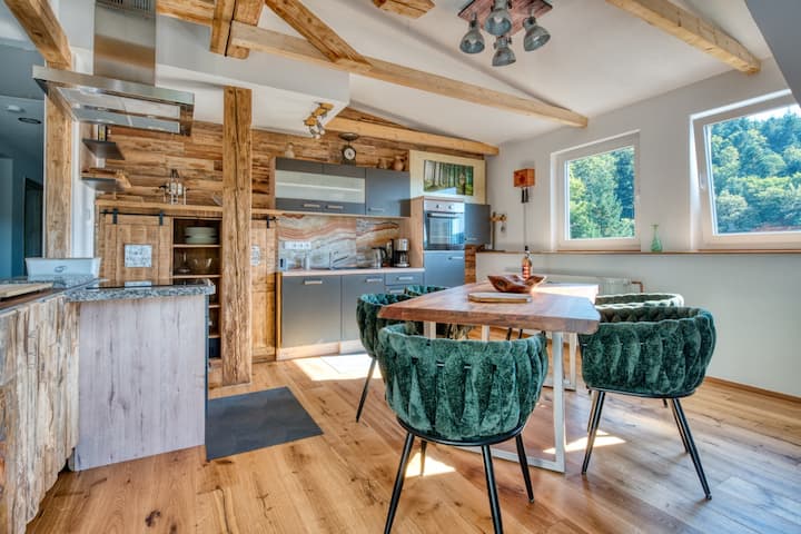 Views over the Forest+Garden,Campfire,Fireplace