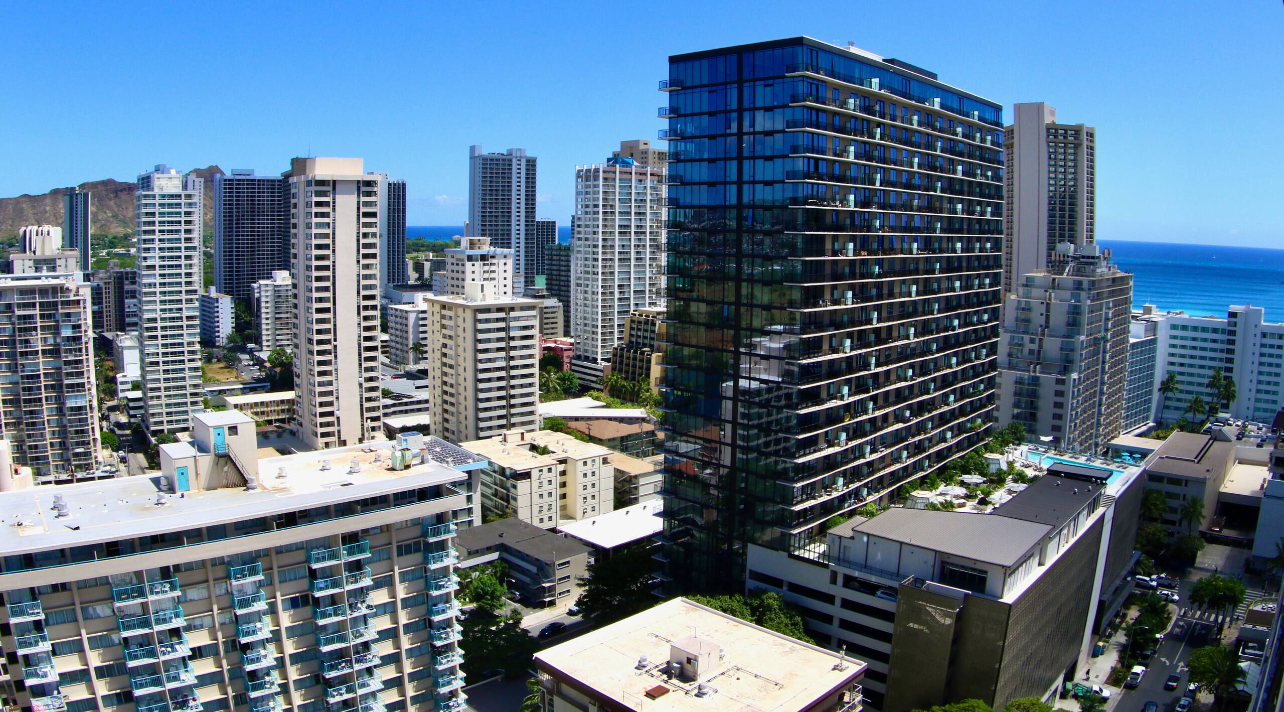 Condo in Honolulu · ★4.89 · Studio · 1 bed · 1 private bath - Image 15