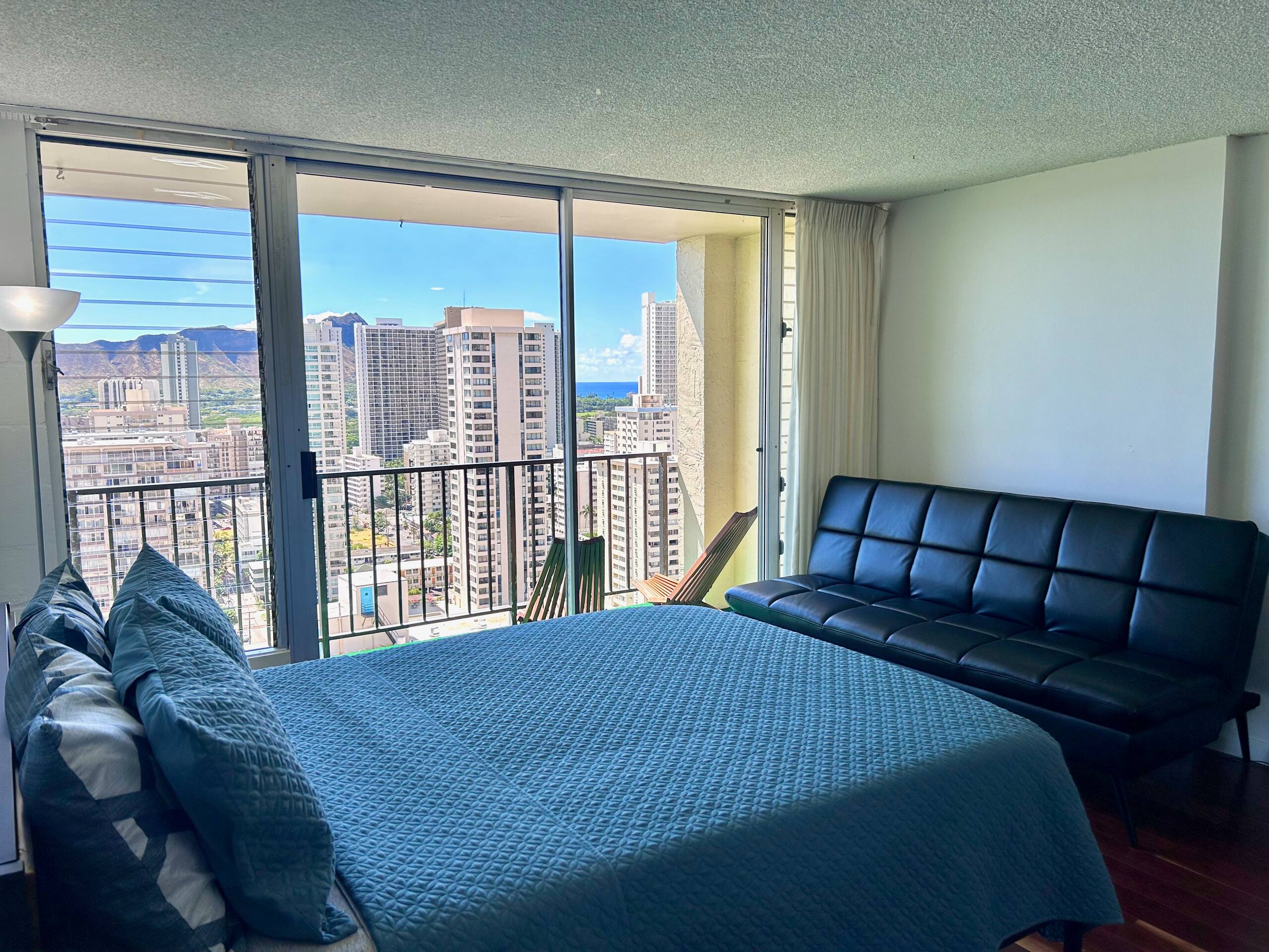 Condo in Honolulu · ★4.89 · Studio · 1 bed · 1 private bath - Image 3