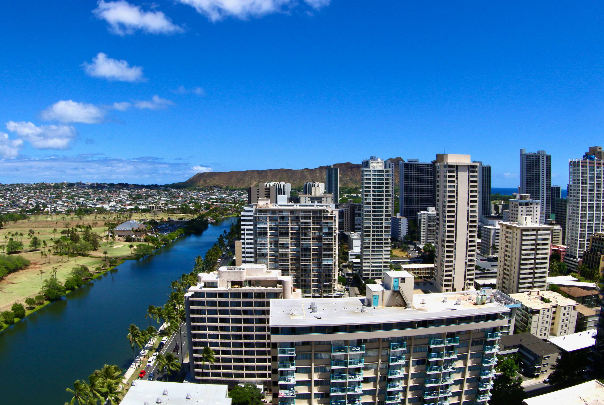 Condo in Honolulu · ★4.89 · Studio · 1 bed · 1 private bath - Image 14