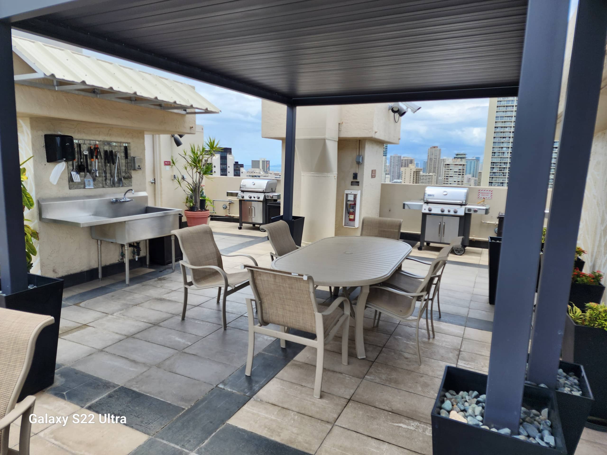 Condo in Honolulu · ★4.89 · Studio · 1 bed · 1 private bath - Image 20