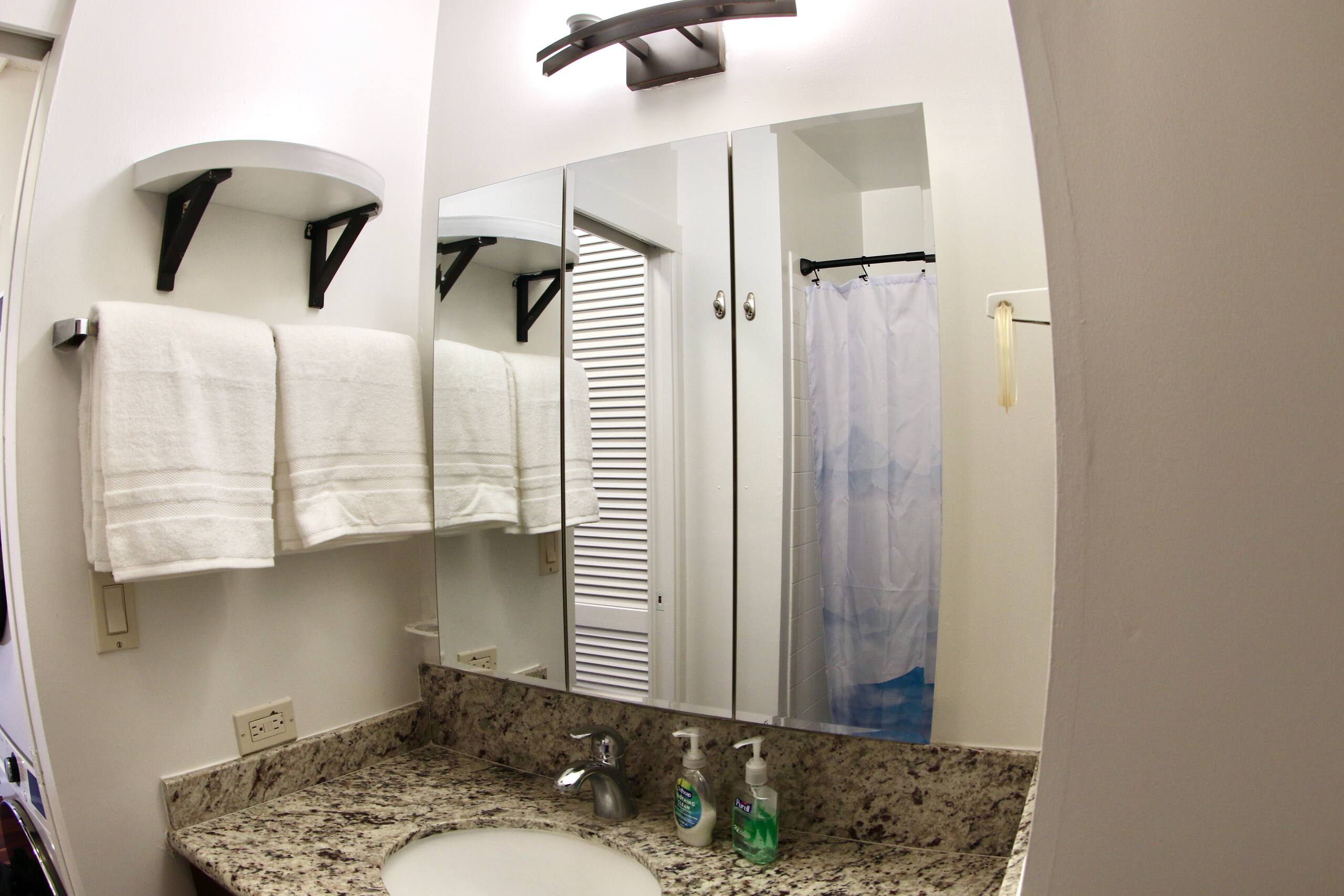 Condo in Honolulu · ★4.89 · Studio · 1 bed · 1 private bath - Image 10