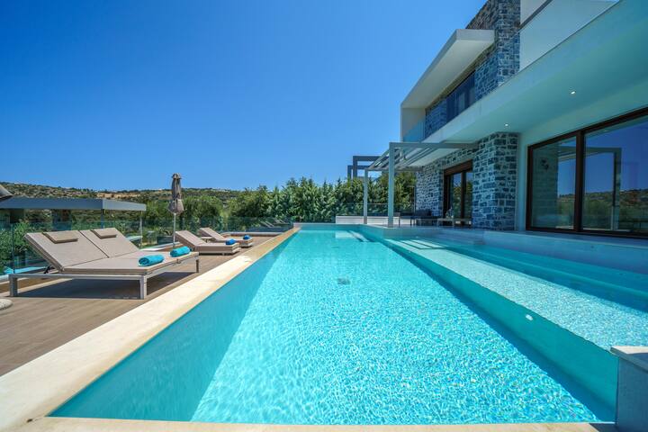 Elegant Nature Villa with Private Sauna by etouri gallery image 2