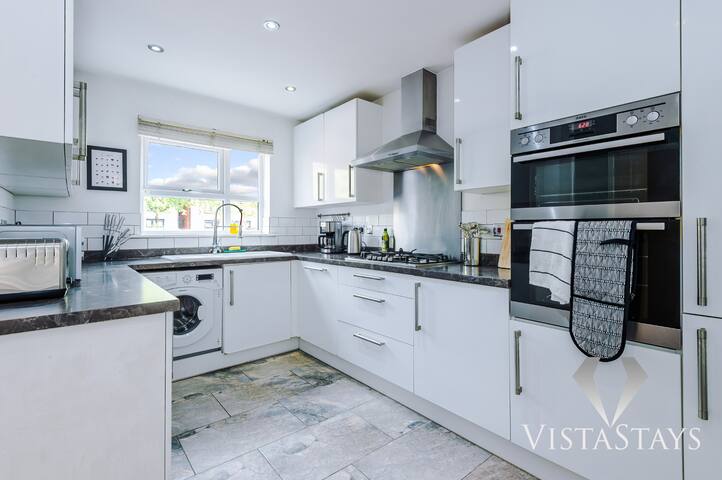 *Last Min Contractor Deal!* Netflix | Pool Table gallery image 4