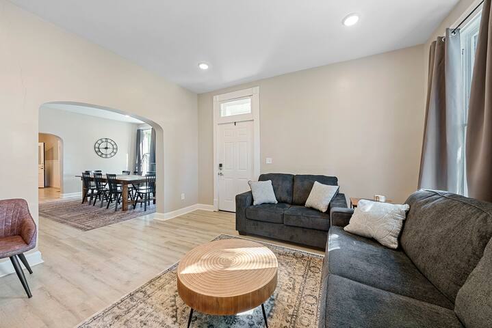 Perfect location-Short North home HUGE4-car garage gallery image 5