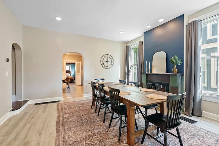 Perfect location-Short North home HUGE4-car garage