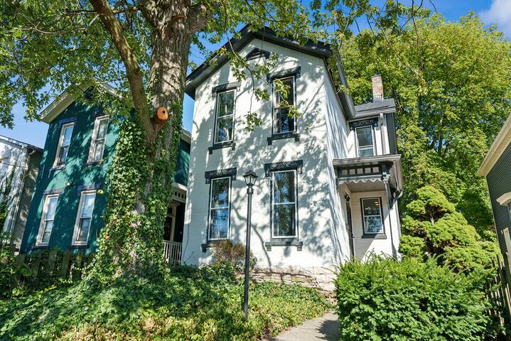 Perfect location-Short North home HUGE4-car garage gallery image 2