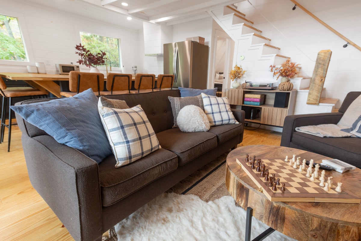 Top Airbnb: Blue Ridge A Frame | Hot Tub | Screened Porch in Mineral Bluff