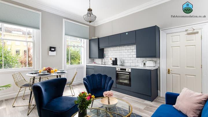 Central-two Bed-flat 2-parking-by Fabaccommodation - Bristol