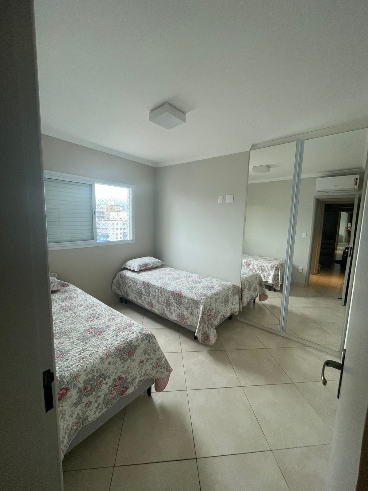 ไม่มีผ้าปูที่นอนหรือผ้าปูที่นอนสำหรับอาบน้ำ