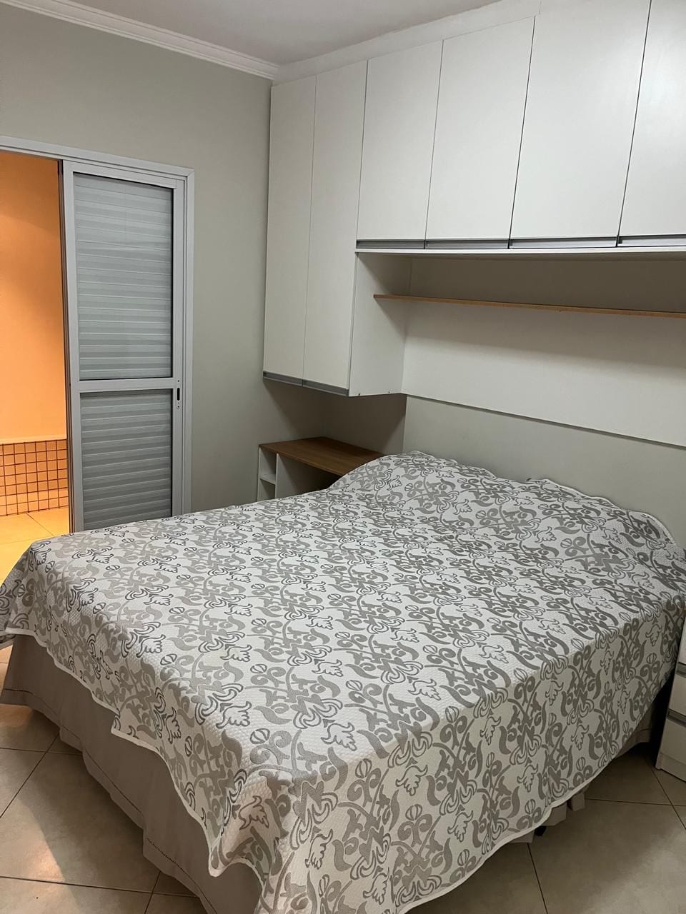 ไม่มีผ้าปูที่นอนหรือผ้าปูที่นอนสำหรับอาบน้ำ