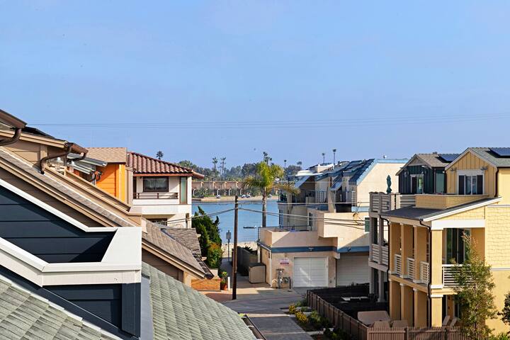 Luxury Condo Mission Beach, 3BR/2BA, Steps to Sand gallery image 5