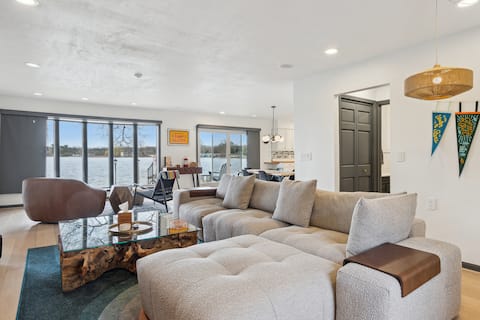 Camp Gilletts - Lake Front Home