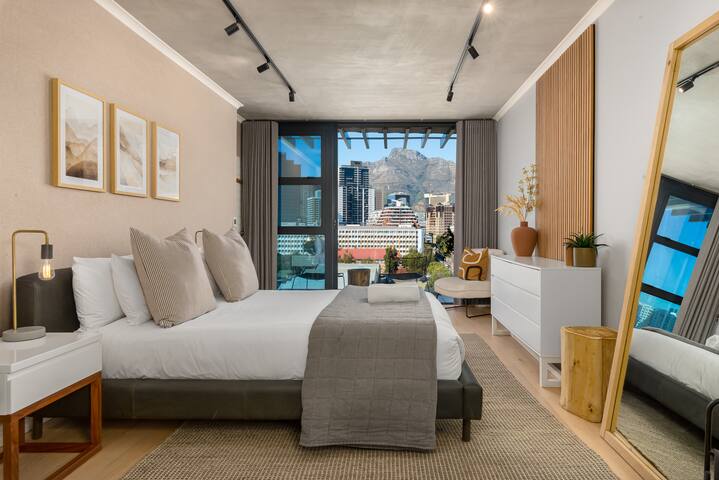 Luxury Penthouse Living in De Waterkant gallery image 2