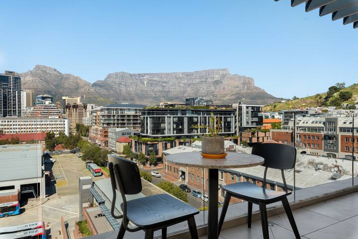 Luxury Penthouse Living in De Waterkant gallery image 4