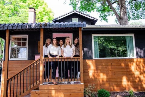 THE PiNk HOUSE for Groups in DTLS |Walk2EVERYTHING