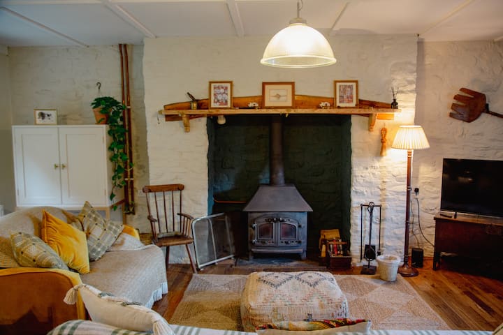 Charming Three Bedroom Cottage In The Mountains - Gales