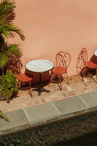 Chartres Carriage House & POOL by Dear Valentine gallery image 3