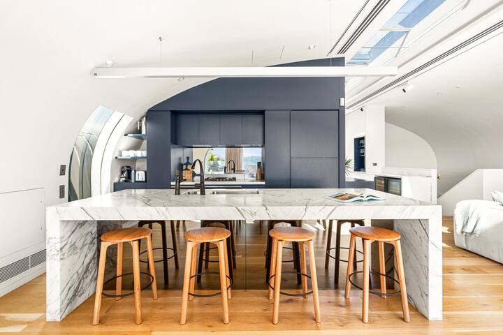 Bondi Beachside Penthouse gallery image 3