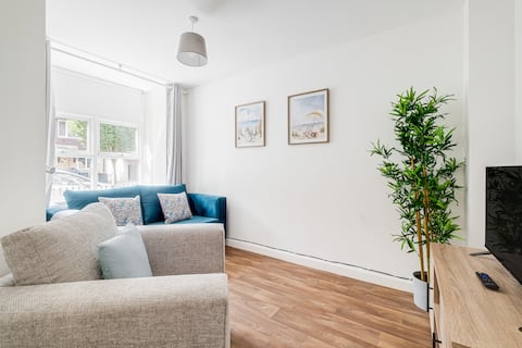 Modern & comfortable 4 bed house