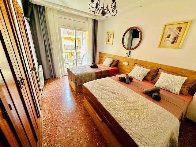 Newly renovated apartment, 6 mins walk to beach gallery image 5