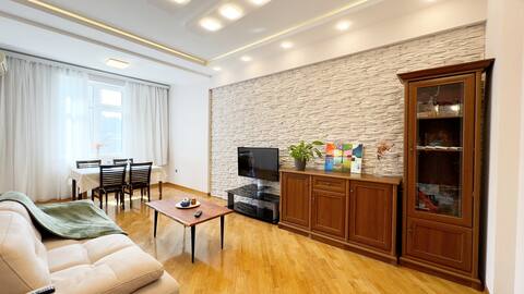 Central Condo in Vibrant Street with Free Parking!
