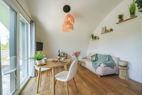 Annonce Airbnb populaire: The Lodge "Nature" Les Villas Riviera à Fouesnant