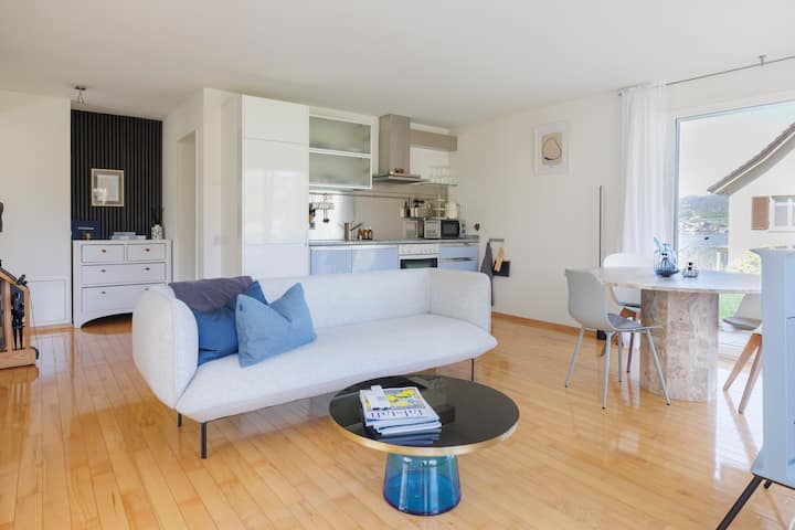 Lake View Apartment - سويسرا