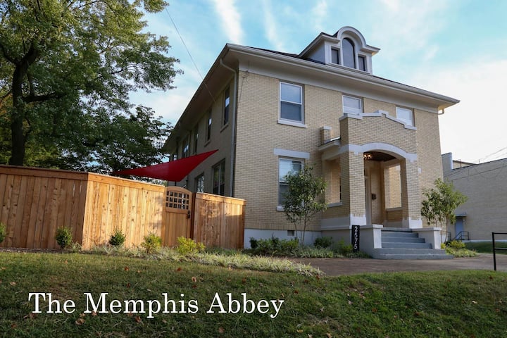 Memphis Abbey Retreat-Outdoor Oasis w/ Pool