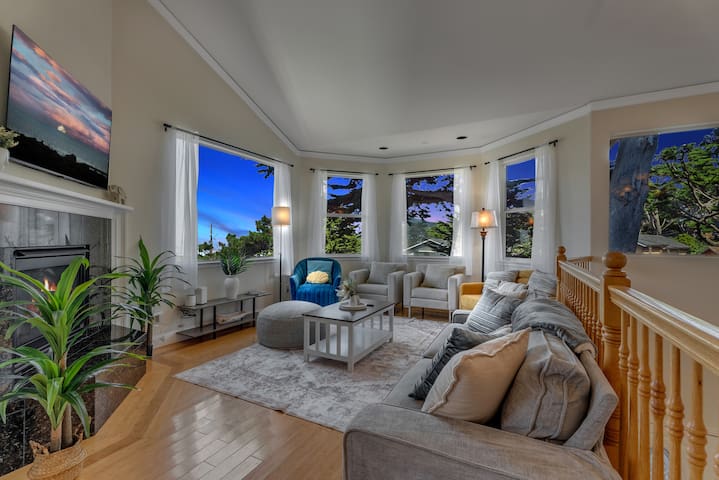 Fun 5BR Coastal Retreat w/ Pool Table/Arcade/Darts