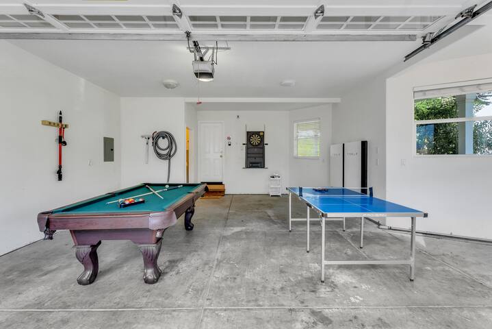 Fun 5BR Coastal Retreat w/ Pool Table/Arcade/Darts gallery image 4