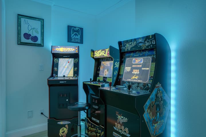 Fun 5BR Coastal Retreat w/ Pool Table/Arcade/Darts gallery image 2