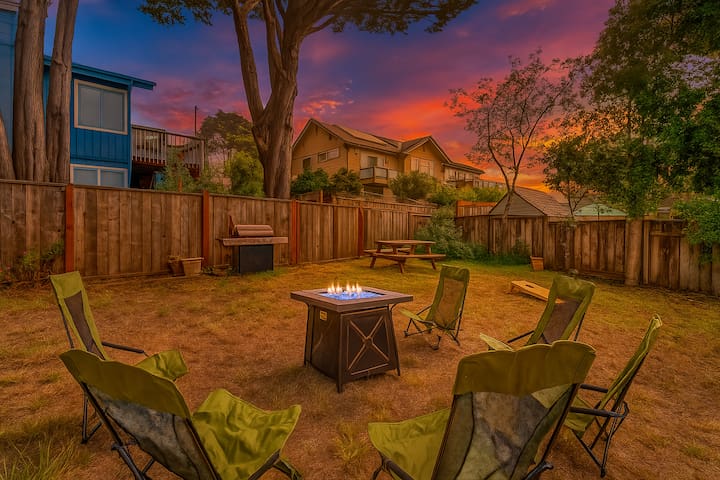 Fun 5BR Coastal Retreat w/ Pool Table/Arcade/Darts gallery image 3